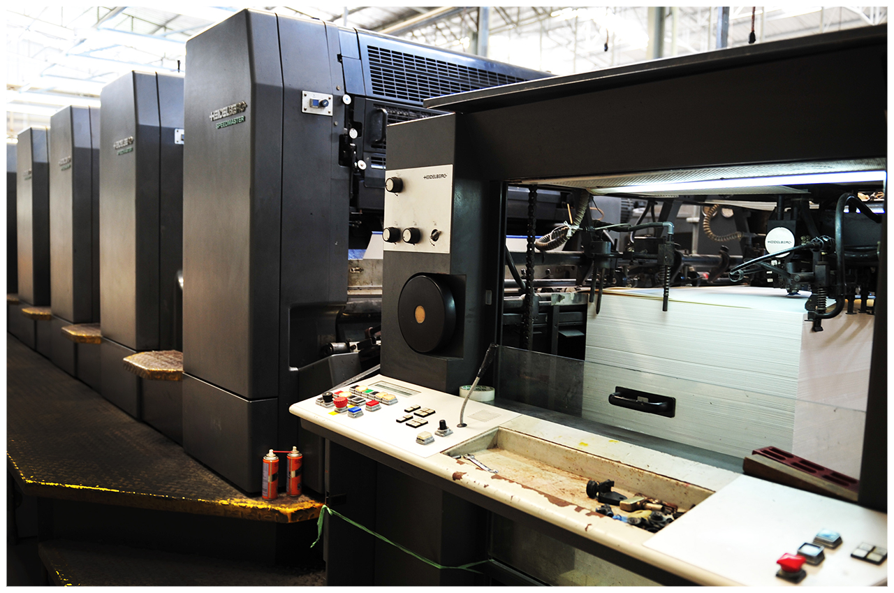 เครื่องพิมพ์ Heidelberg ภายในโรงพิมพ์ Eagle Paper